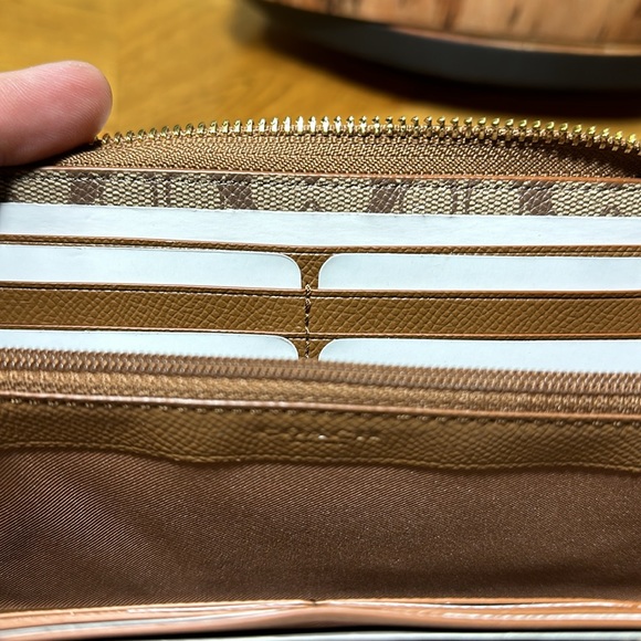 *NWT* COACH Accordion Zip Wallet - HTF color - Picture 10 of 15